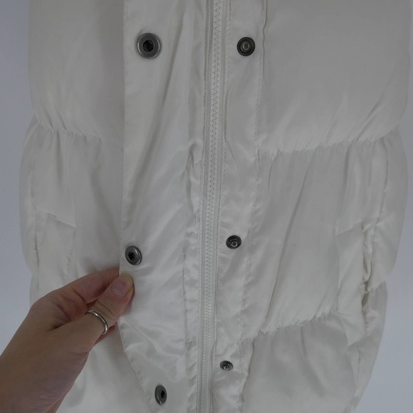 Gap | Women's Down Puffer Vest, White, M. - Picture 7 of 12